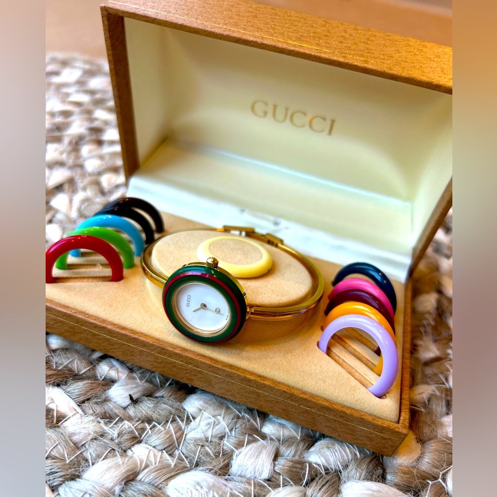 Vintage Gucci Watch 1100-L with all Interchangeable bands
